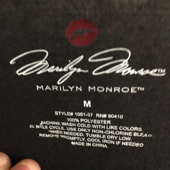 Marilyn Monroe Night Shirt or T Shirt 31 inches long New  Size Medium  Har2 - Picture 9 of 9